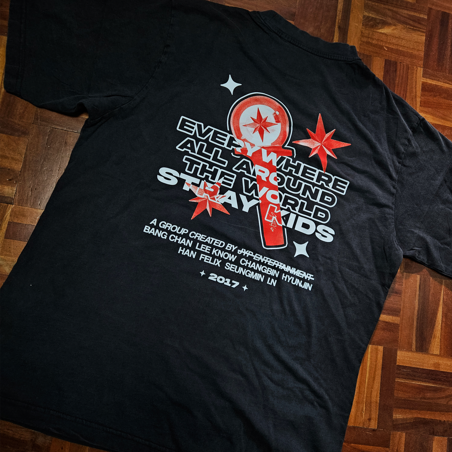 Camiseta Dominate Tour L + Stickers Pack