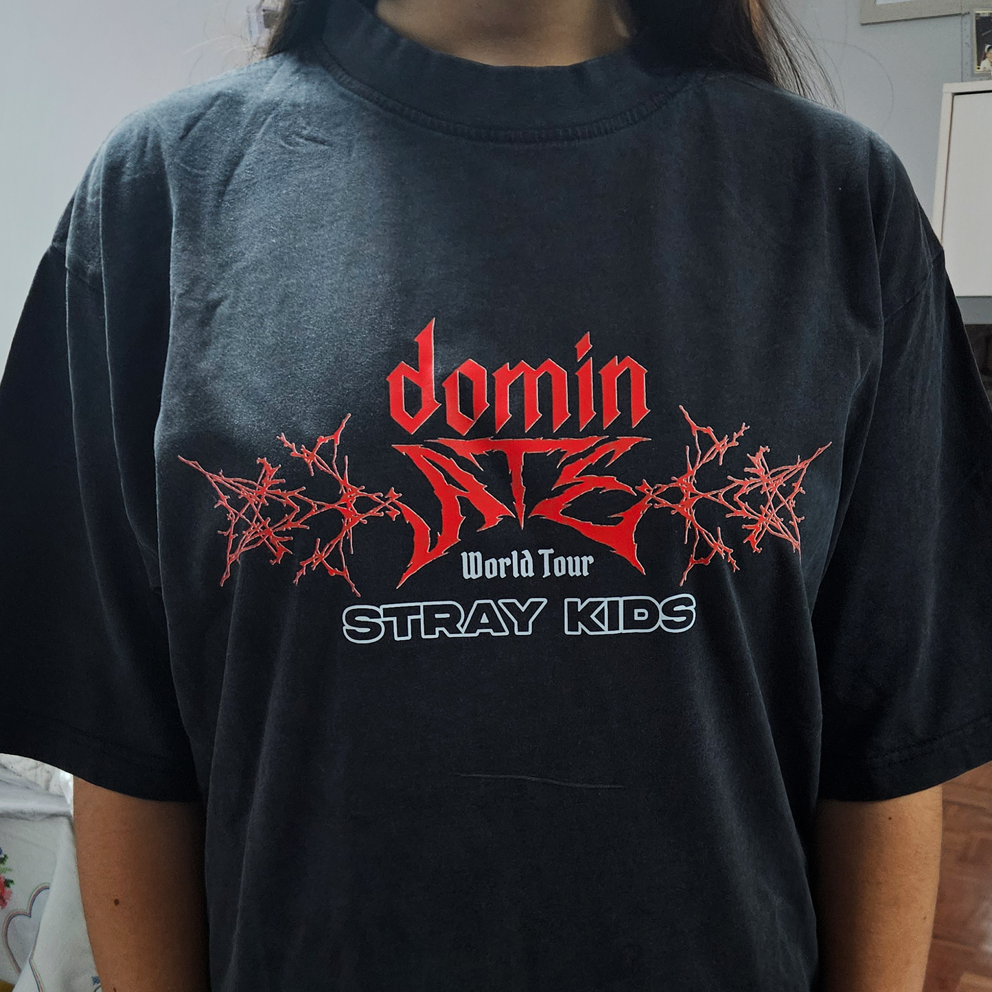 Camiseta Dominate Tour L + Stickers Pack